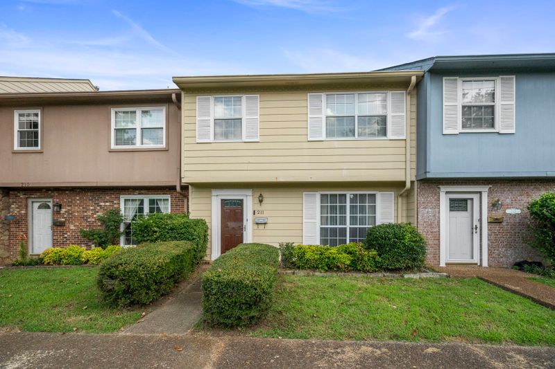 5601 Country Dr #211, Nashville, TN 37211