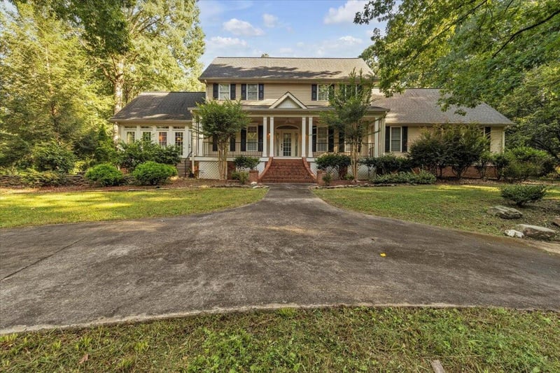 299 Nw Charlotte Dr, Dalton, GA 30720