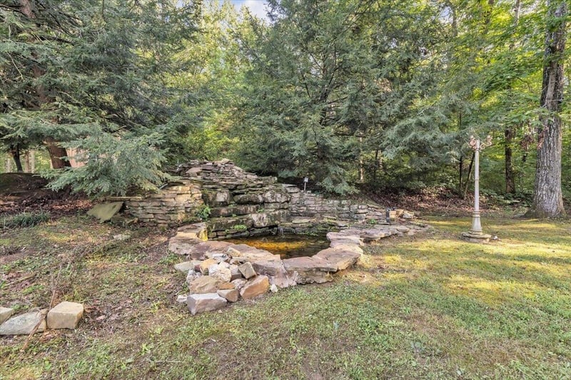299 Nw Charlotte Dr, Dalton, GA 30720