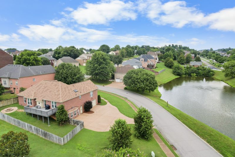 103 Fieldcrest Dr, Hendersonville, TN 37075