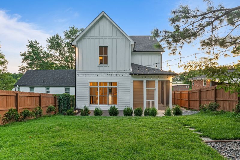 1011 Preston Dr, Nashville, TN 37206