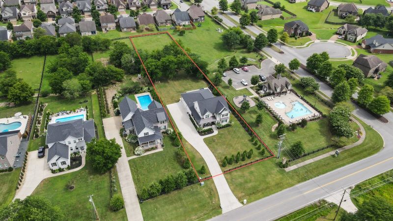 1736 Saundersville Rd, Hendersonville, TN 37075