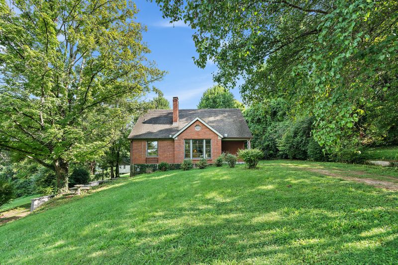 2109 Brookview Dr, Nashville, TN 37214