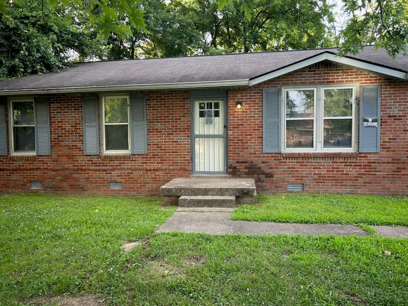 692 Rowan Dr, Nashville, TN 37207