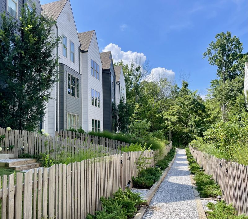 348 E Village Ln, Nashville, TN 37216