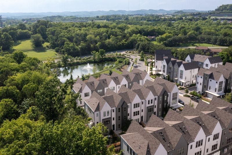 348 E Village Ln, Nashville, TN 37216