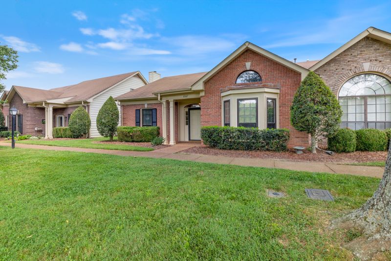 8567 Sawyer Brown Rd, Nashville, TN 37221