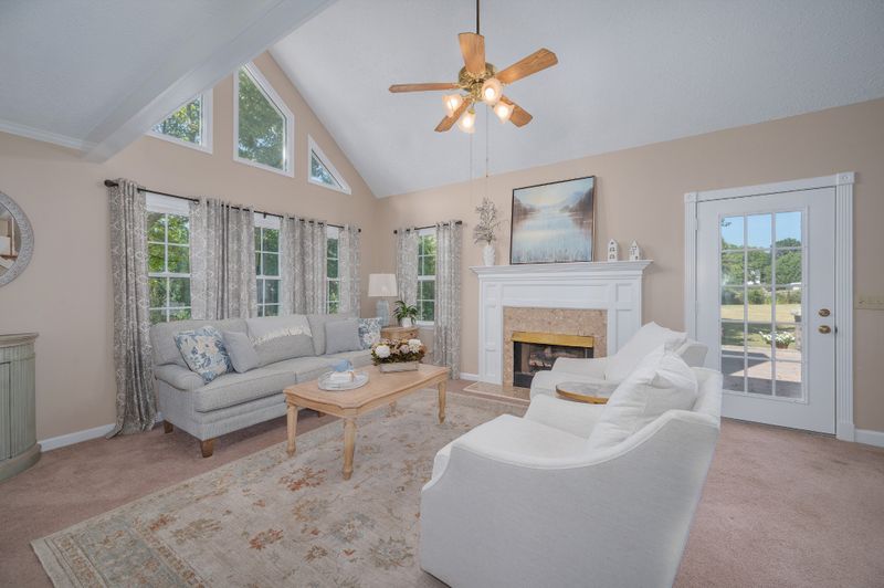 1013 Countrywood Dr, Hendersonville, TN 37075