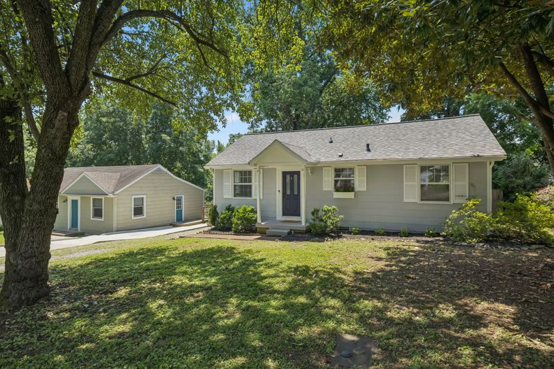 5415 Knob Rd, Nashville, TN 37209