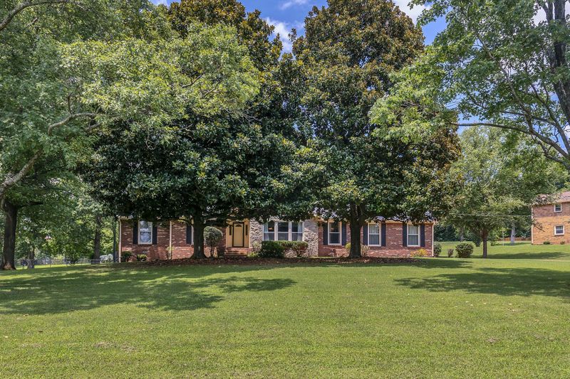 5052 Marc Dr, Nashville, TN 37211