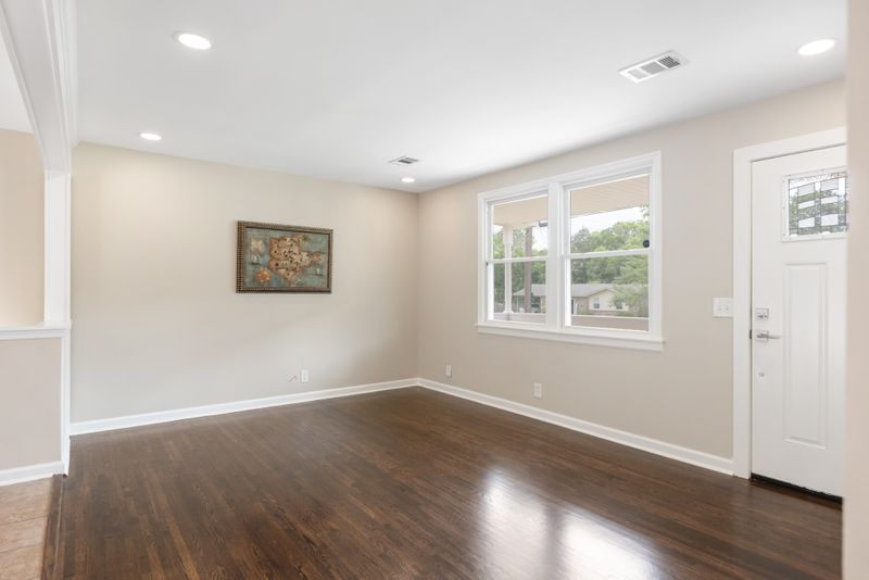 206 S Valley Rd, Hendersonville, TN 37075