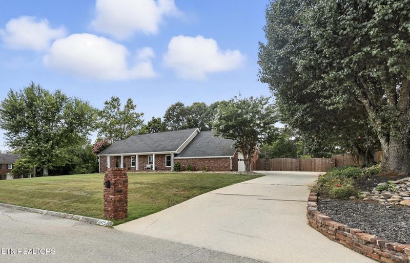 11145 Windward Dr, Knoxville, TN 37934