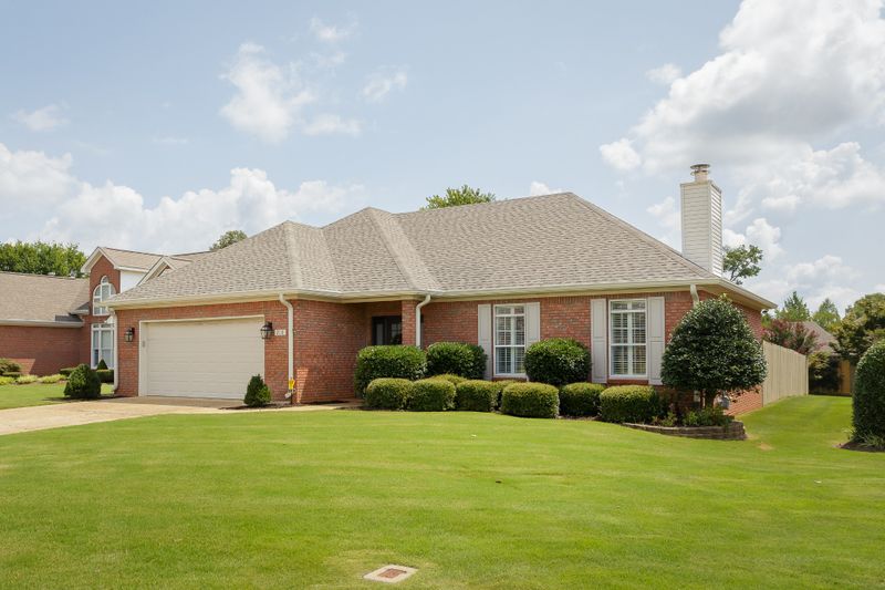218 Breckenridge Ct, Florence, AL 35630