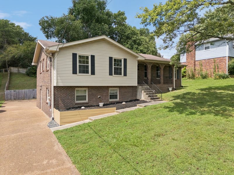 2509 Deerpath Dr, Nashville, TN 37217