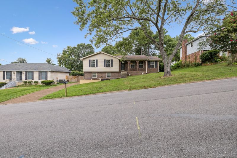 2509 Deerpath Dr, Nashville, TN 37217