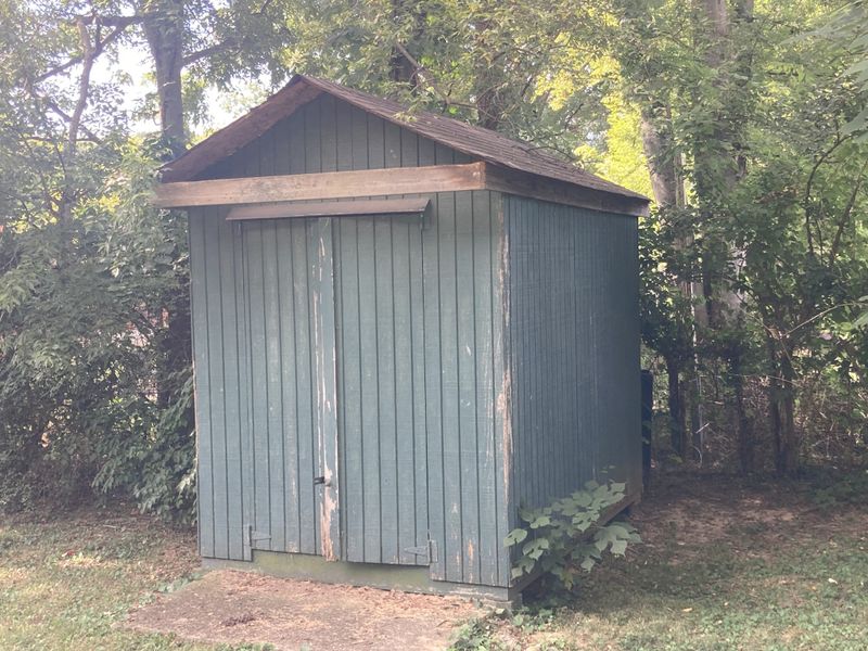 351 Strasser Dr, Nashville, TN 37211