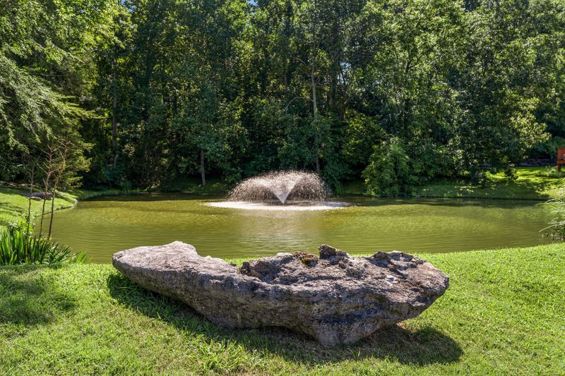 2357 Forest Lake Dr, Nashville, TN 37211