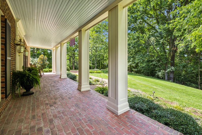 605 Natchez Bend Rd, Nashville, TN 37221