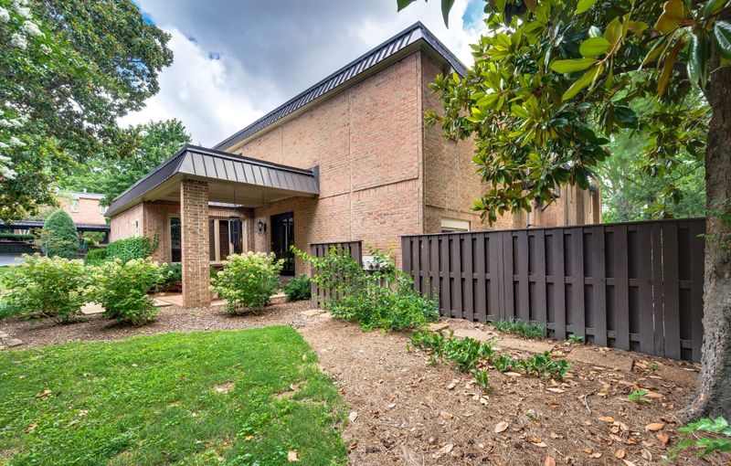 692 Timber Ln, Nashville, TN 37215