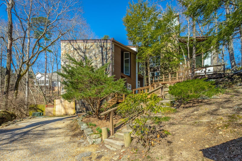 401 Mcfarland Rd #4, Lookout Mountain, GA 30750