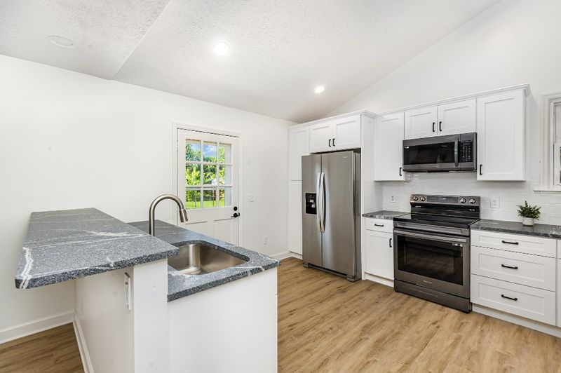 111 Oakdale Dr, White House, TN 37188