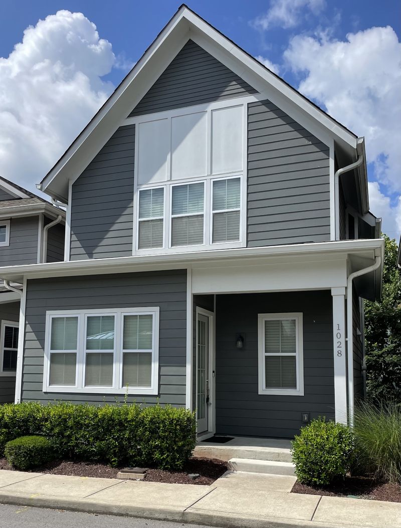 1028 Treaty Oaks Dr, Nashville, TN 37209