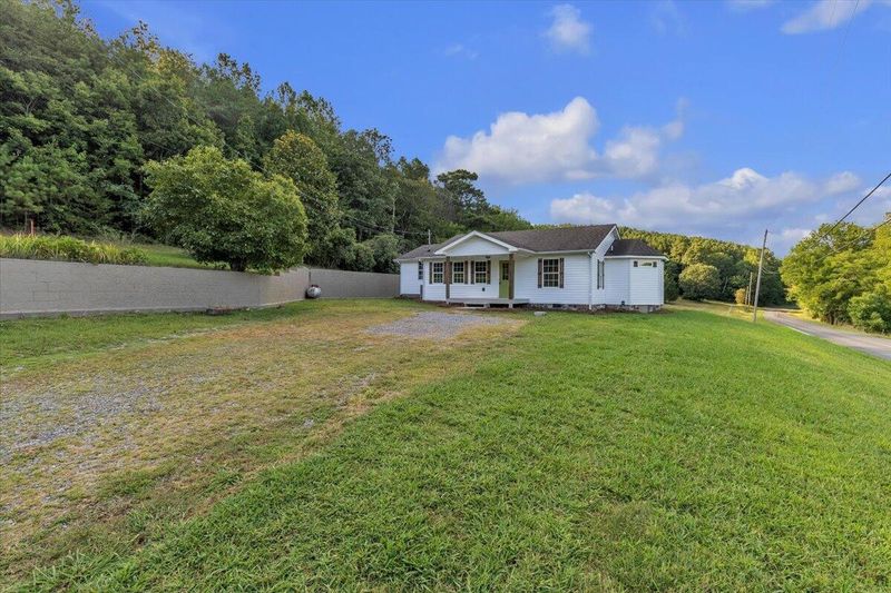 3154 Old Morris Rd, Rocky Face, GA 30740