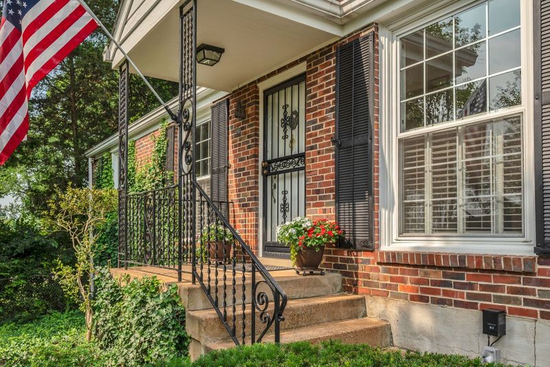 821 Neartop Dr, Nashville, TN 37205