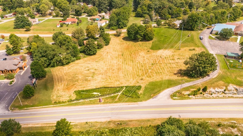 5270 New Highway 31e, Westmoreland, TN 37186