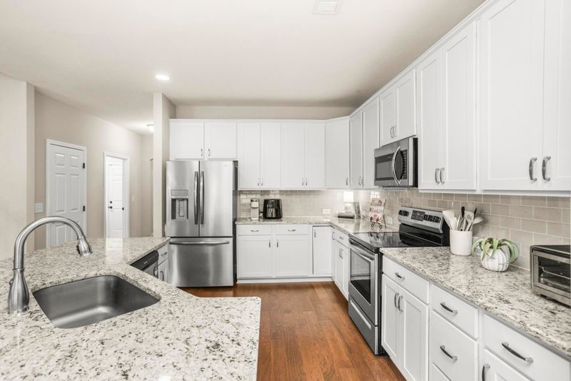 887 Cherry Grove Dr, Hendersonville, TN 37075