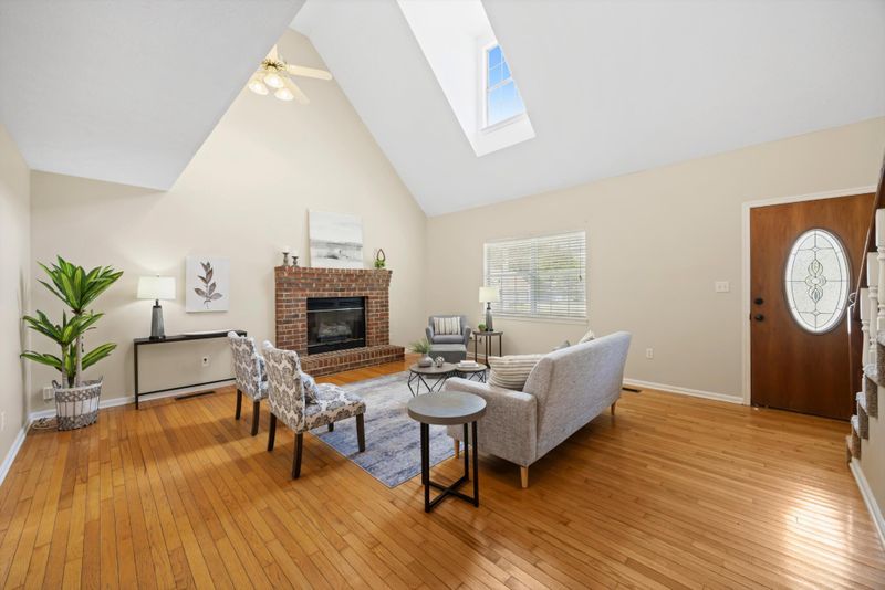725 Lee Dr, Ringgold, GA 30736