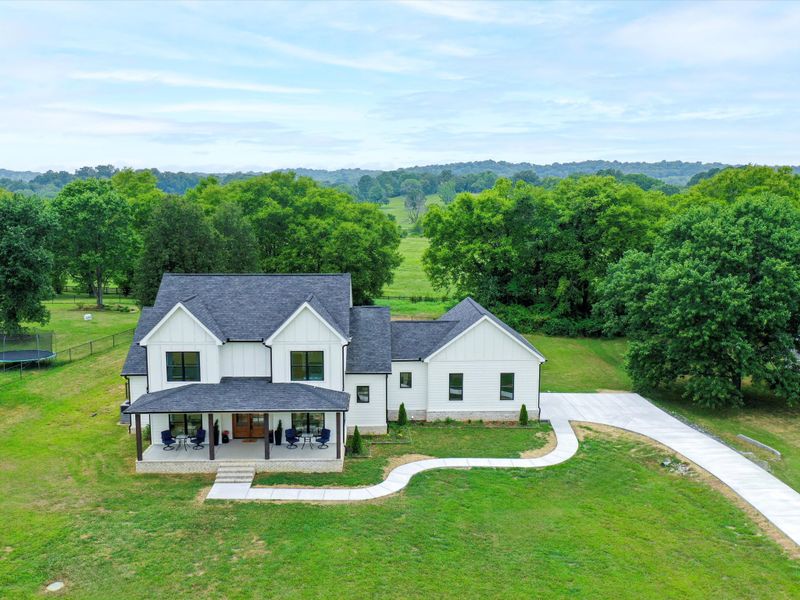 4023 Foxfield Dr, Columbia, TN 38401