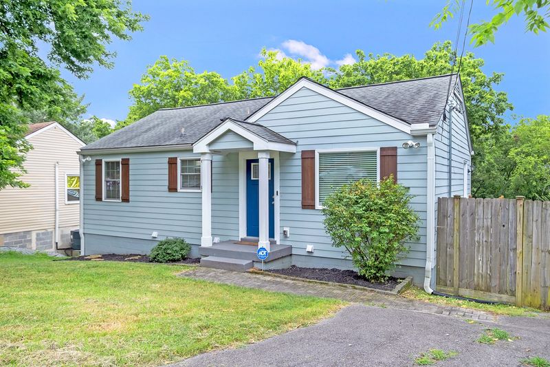 3821 Sentinel Dr, Nashville, TN 37209