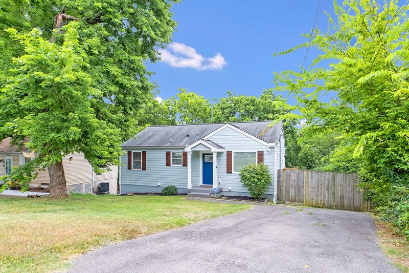 3821 Sentinel Dr, Nashville, TN 37209