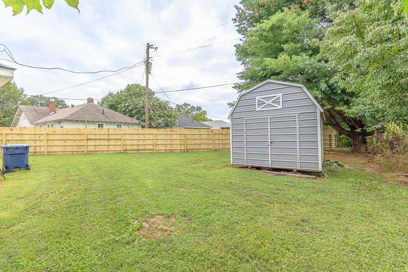 909 Stewart Ave, Chickamauga, GA 30707