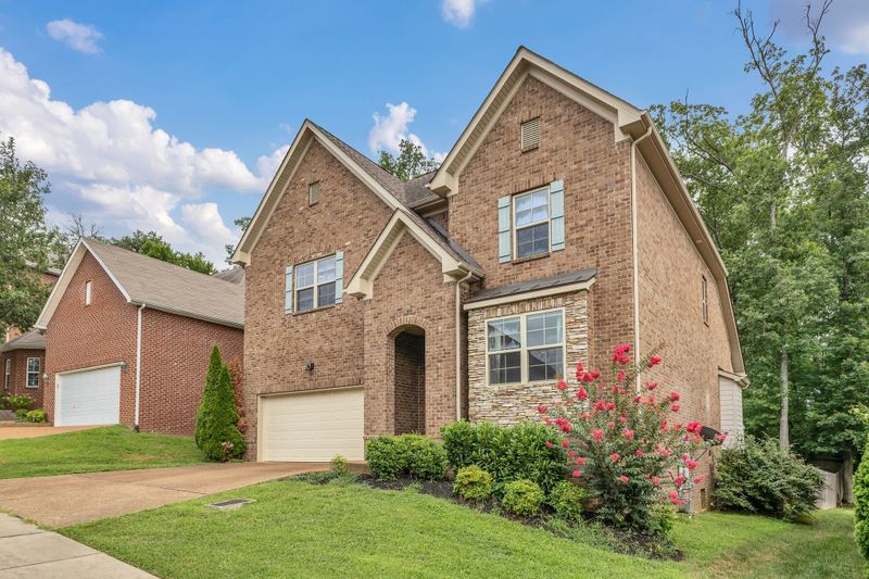 2328 Forest Lake Dr, Nashville, TN 37211