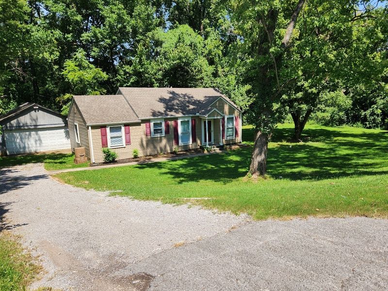 1216 Ainlay Dr, Nashville, TN 37217