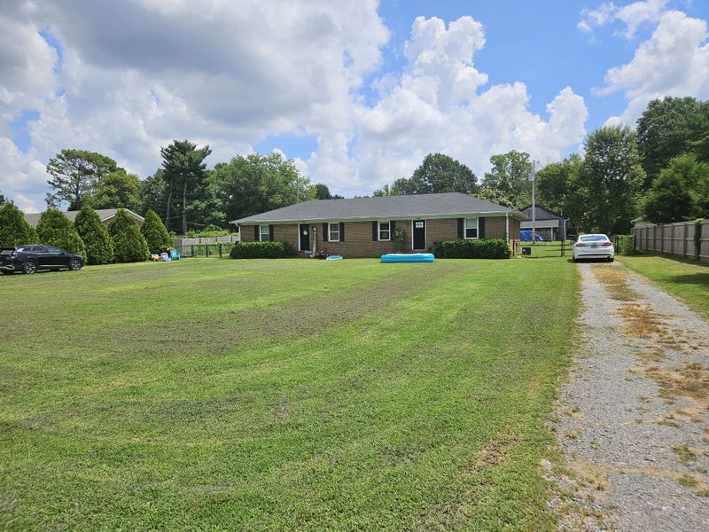 3662 Meadowwood Dr, Murfreesboro, TN 37128
