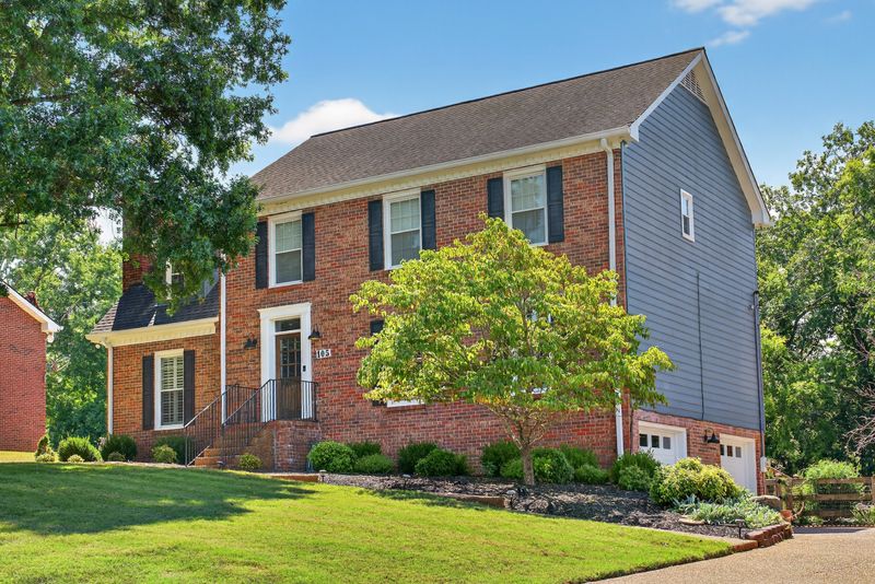 105 Meadow Ln, Hendersonville, TN 37075