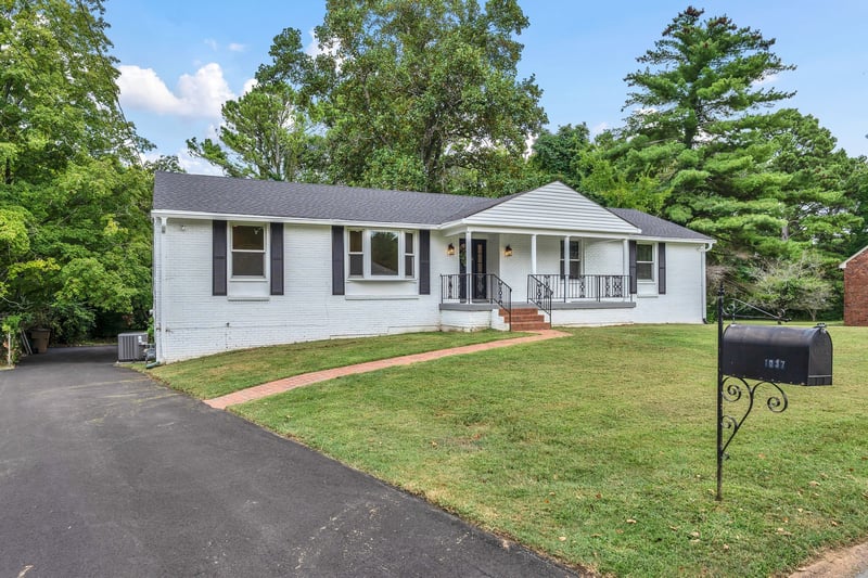 1037 Edwin Warner Dr, Nashville, TN 37205
