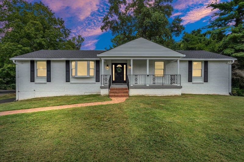 1037 Edwin Warner Dr, Nashville, TN 37205