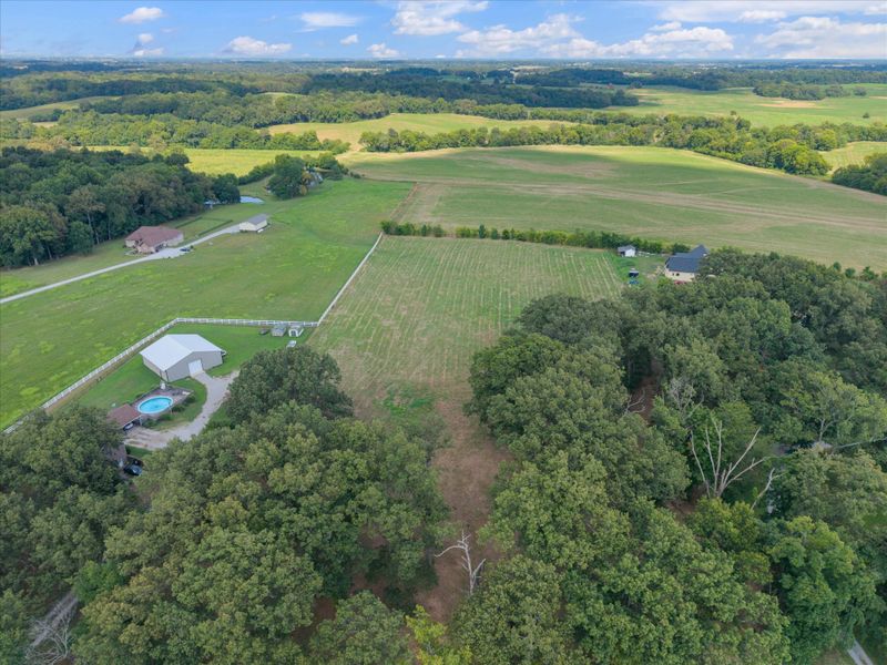 2 Dot Rd, Springfield, TN 37172