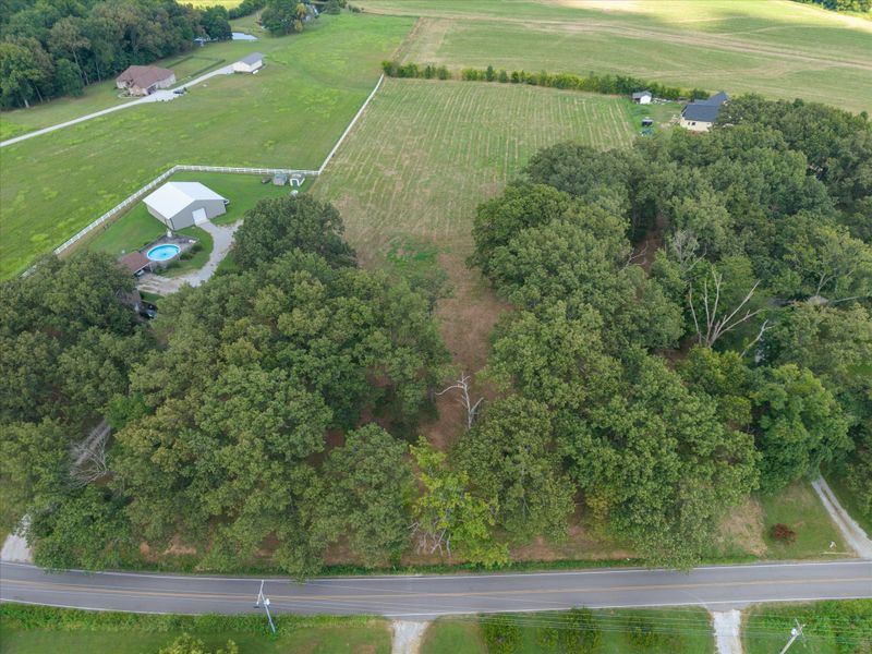 2 Dot Rd, Springfield, TN 37172
