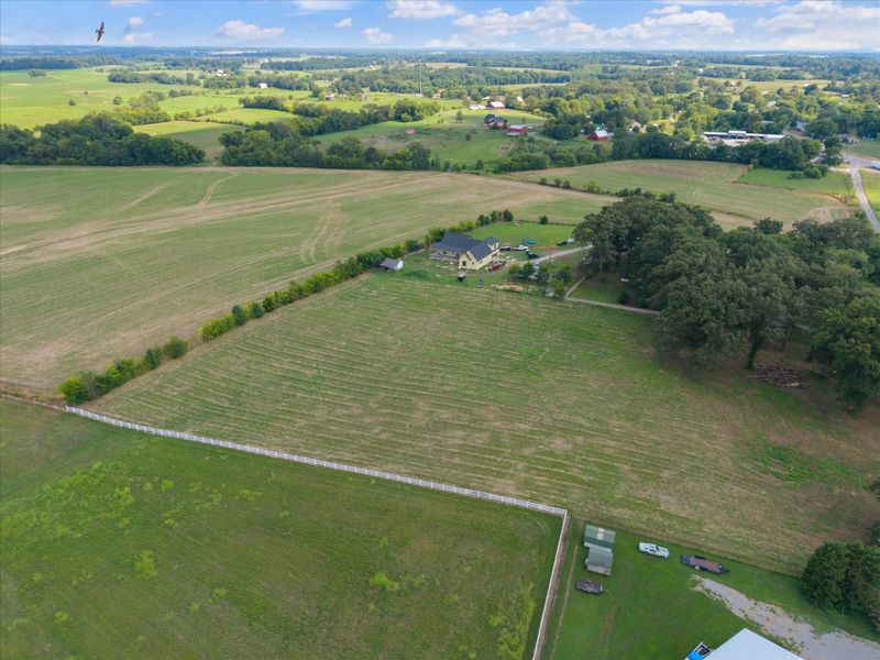 2 Dot Rd, Springfield, TN 37172