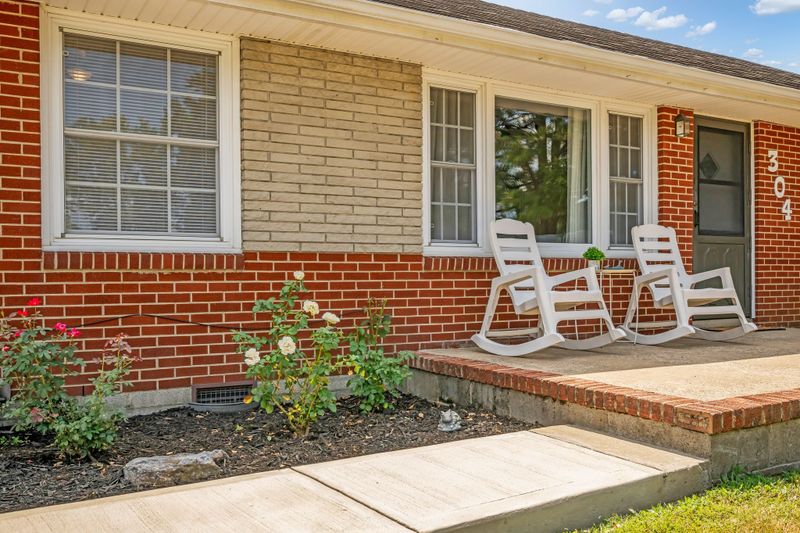 304 E Overhill Dr, Dickson, TN 37055