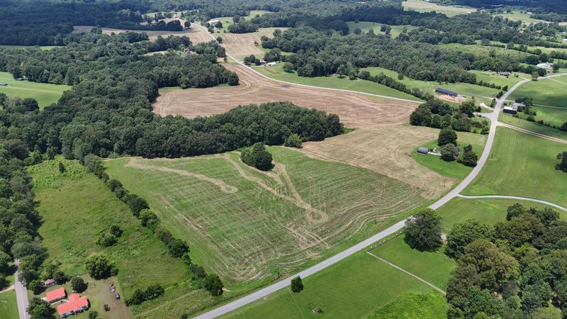 1 Pleasant Grove Rd, Westmoreland, TN 37186