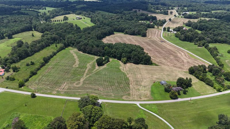 2 Pleasant Grove Rd, Westmoreland, TN 37186