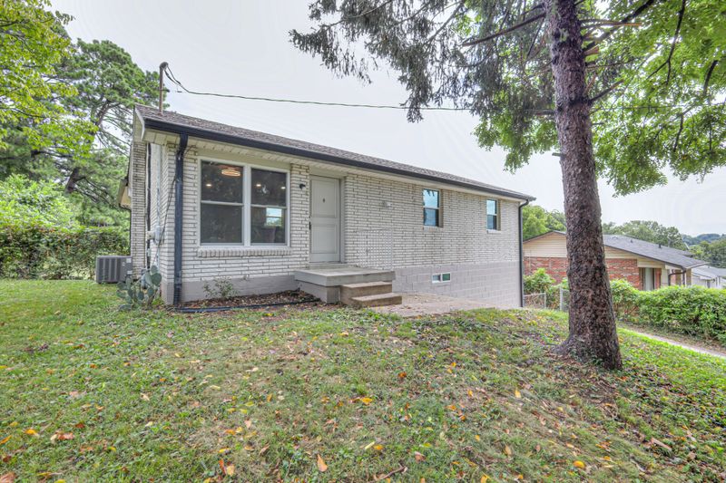 144 Luna Dr, Nashville, TN 37211
