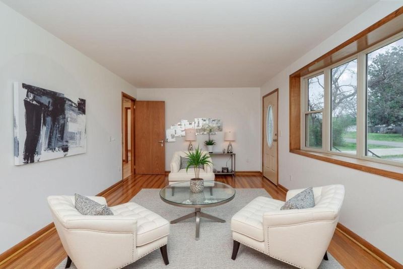 905 Crownhill Dr, Nashville, TN 37217