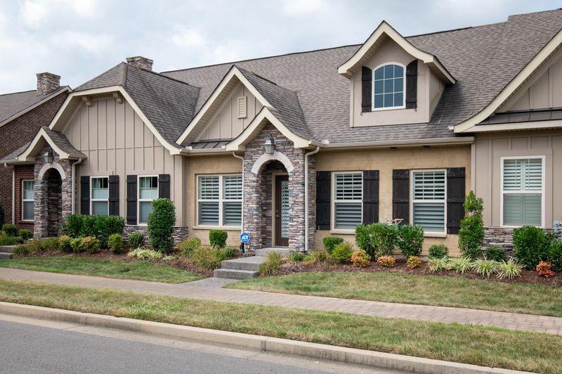 240 Glennister Ct, Gallatin, TN 37066